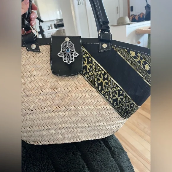 Woven Straw Tote - Picture 4 of 9